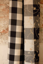 Laden Sie das Bild in den Galerie-Viewer, Secret Check black and white